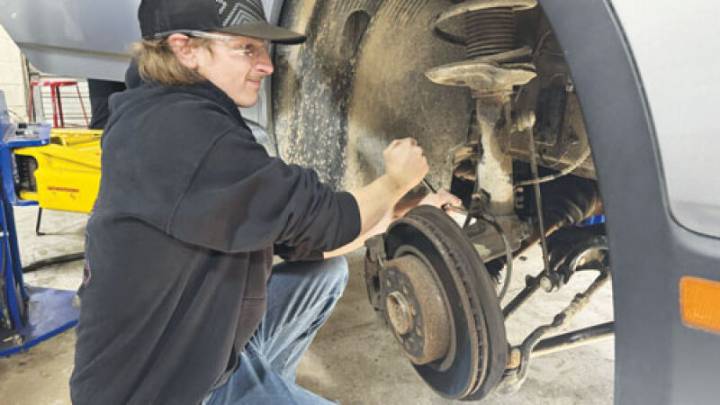 High school’s automotive program receives $43,000 grant for equipment