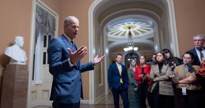 Senate approves bill to end the shutdown, sending it to the House