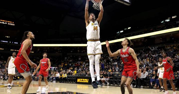 Jevon Porter emerges for double-double as Mizzou men's hoops cruises past South Dakota