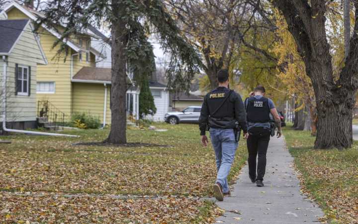FBI agents block off Fargo street during investigation