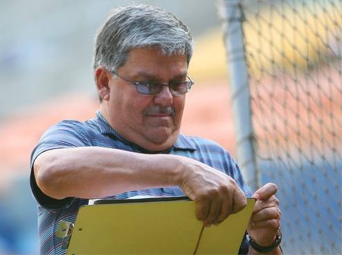 Oscar Prieto bautiza en el Universitario un libro donde cuenta su vida en la LVBP