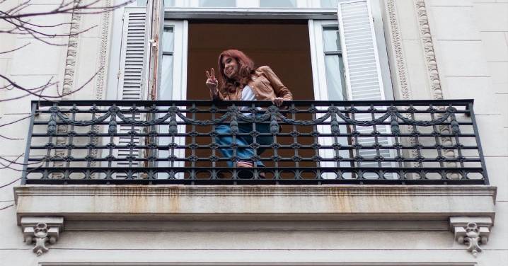 Embargan a Cristina Kirchner y su testaferro bienes valorados en 422 millones