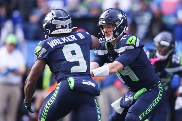 Deadspin | Seahawks reset, bank on Sam Darnold rebound at Titans