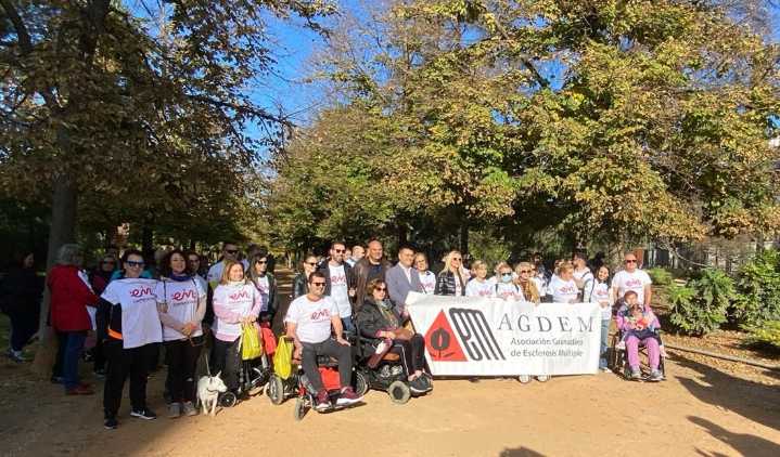 Éxito en el Paseo Solidario "Caminemos por la EM"