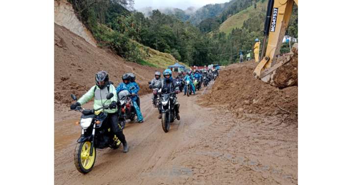 Vía Manizales-Bogotá: habilitan paso a un carril tras retirar derrumbe, hay tráfico lento