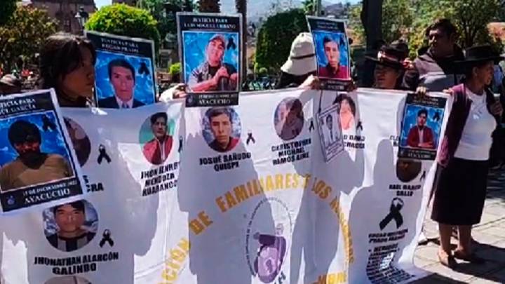 Ayacucho: ASFAH increpa a autoridades durante desfile por aniversario del GORE