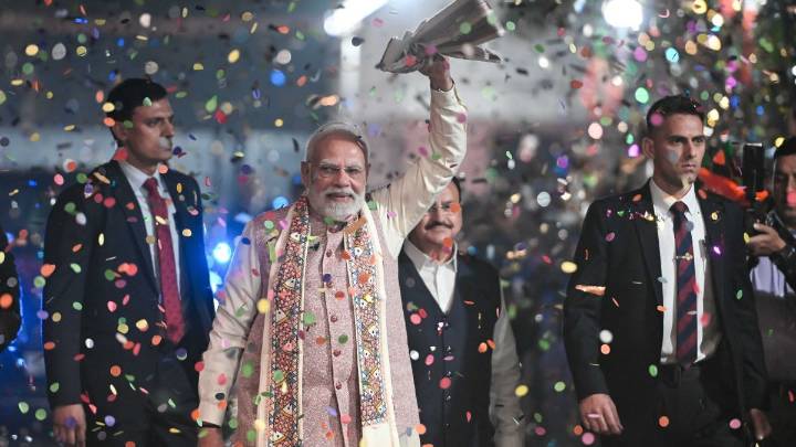 After Bihar boost, BJP in pole position for Bengal. Brand Modi stronger, but 1 delicate matter remains
