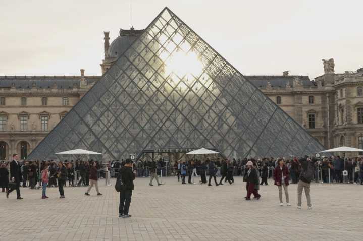 El Museo del Louvre refuerza seguridad con medidas urgentes tras robo