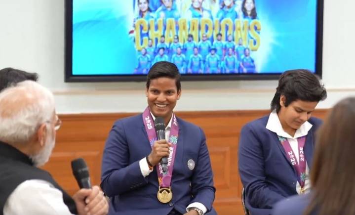 Watch: PM Modi asks Deepti Sharma about her Hanuman tattoo, her reply wins hearts