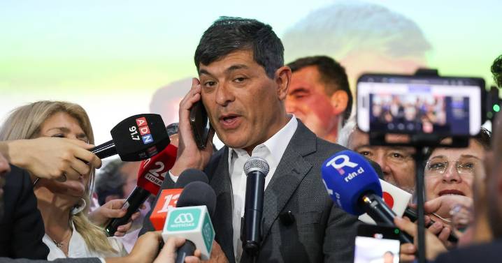 Jara y Kast frente a la votación de Parisi