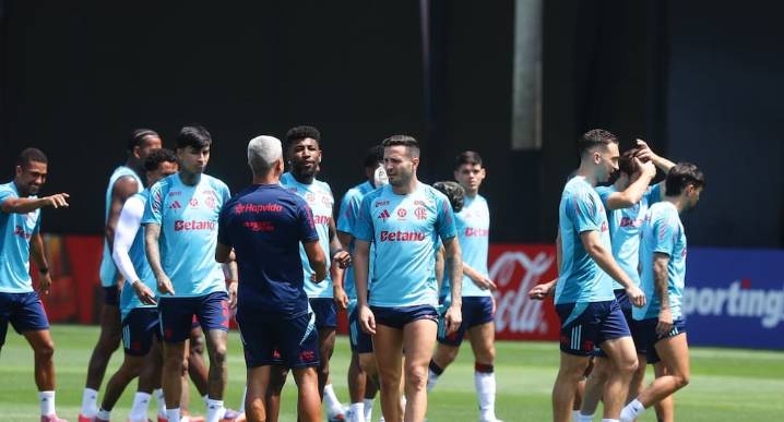 El plantel de Flamengo entrena en La Videna con miras a la final de la Copa Libertadores 