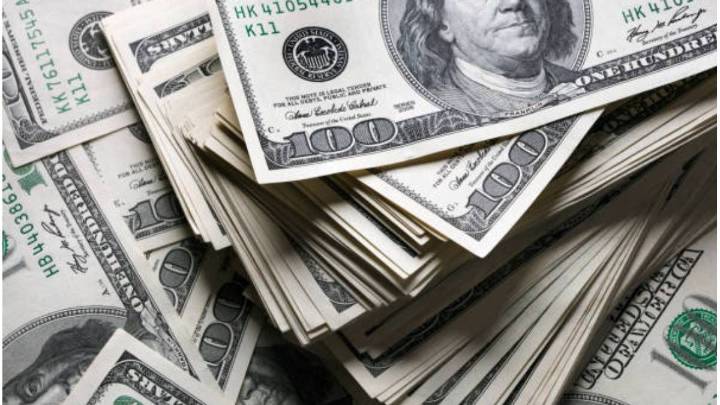 El dólar oficial bajó en el inicio de la semana: cuál fue la cotización