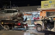 Joven a exceso de velocidad protagoniza carambola en Eulalio; taquería resulta con daños