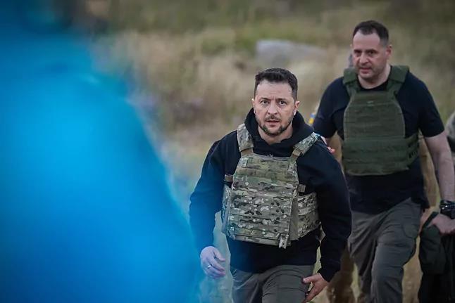 El jefe de gabinete de Zelenski destituido por corrupción anuncia su marcha al frente para luchar contra Rusia