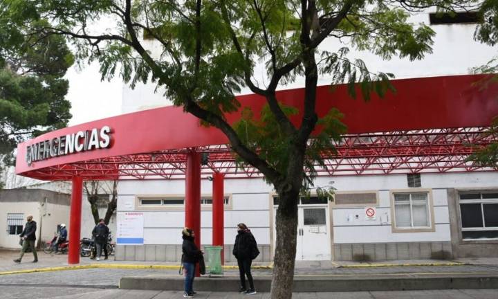 Murió el empleado municipal que se cayó cuando podaba un árbol