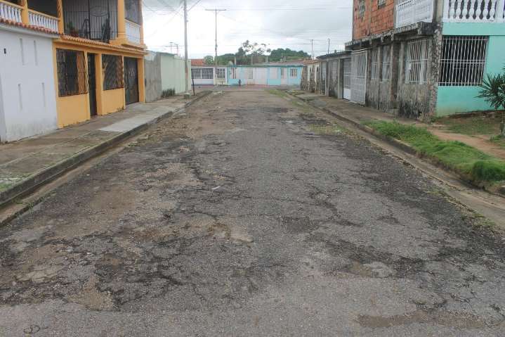 Vecinos en los Guaritos IV solicitan mejoras en la vialidad