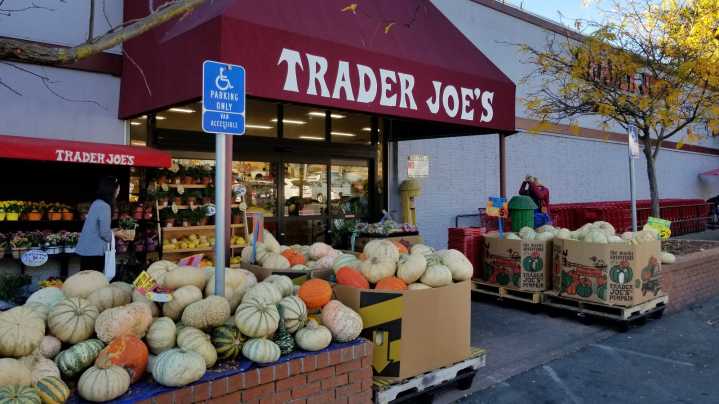 10 Ways Trader Joe's Beats Costco (And It's Not Even Close)