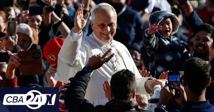 El papa León XIV pide a los jóvenes no politizar la Iglesia y construir “puentes en vez de muros"