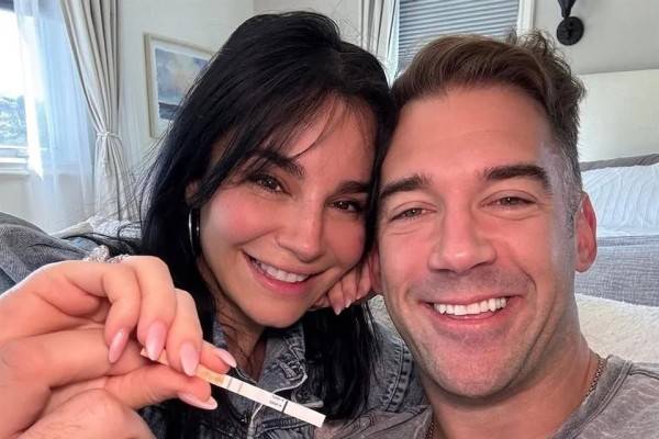 ¡Martha Higareda recibe a sus gemelas con Lewis Howes!