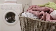 Ni todos los días ni una vez por semana: cada cuánto hay que lavar las toallas, según una experta en limpieza