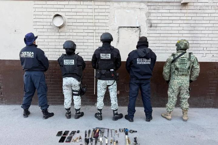 Retiran relojes, celulares y puntas a reos del Cereso No. 3