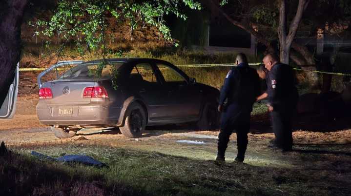 Hallan sin vida a 2 hombres al interior de auto en Yautepec