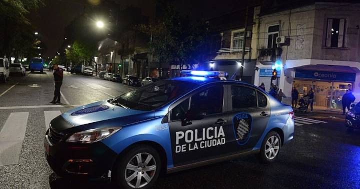 Una policía mató a su pareja para protegerse en un caso de violencia de género