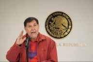 Conferencia de prensa sin prensa es brindada por Noroña tras polémica con viuda de Carlos Manzo, Grecia Quiroz