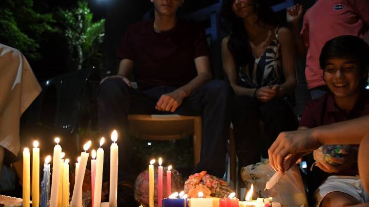 Cuidado: práctica común en el Día de las Velitas puede costarle una multa de $400.000