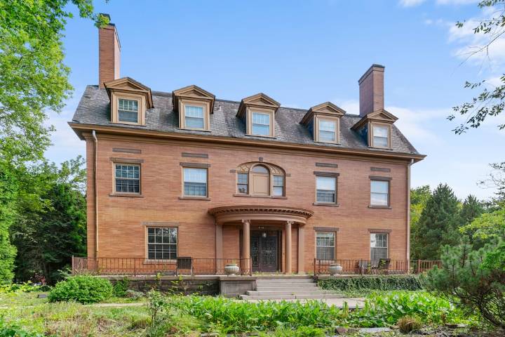 House of the Week: A Sprawling Estate That Occupies an Entire City Block in West Shadyside