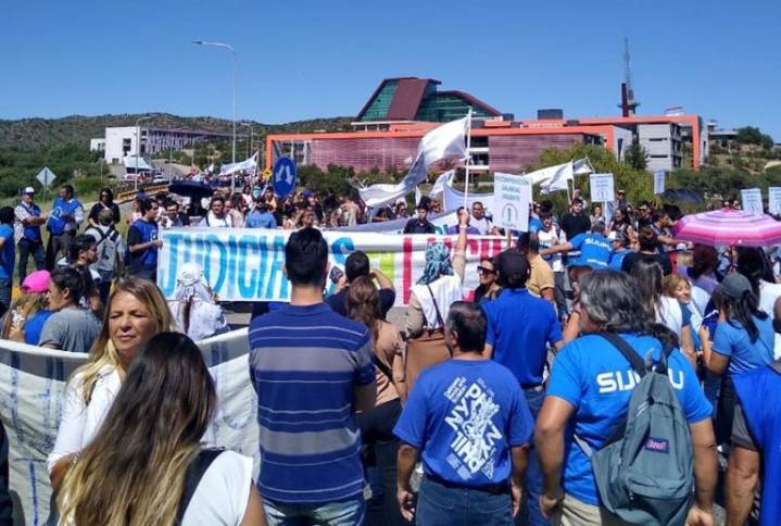 Judiciales paran y estatales marchan en una nueva jornada de reclamos en San Luis