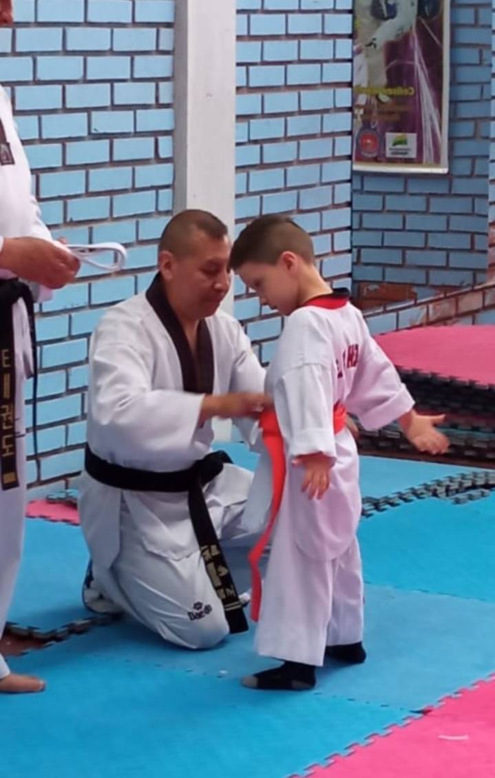 Ascenso de grado Academia de Taekwondo Jaguar Negro