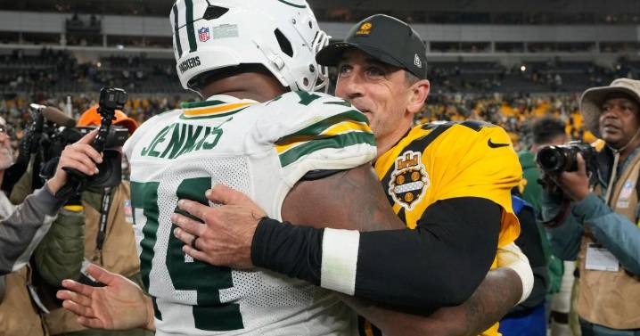 Packers place center Elgton Jenkins on injured reserve