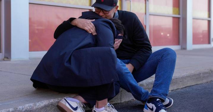 Judge will order federal agents in Chicago to restrict using force against protesters and media