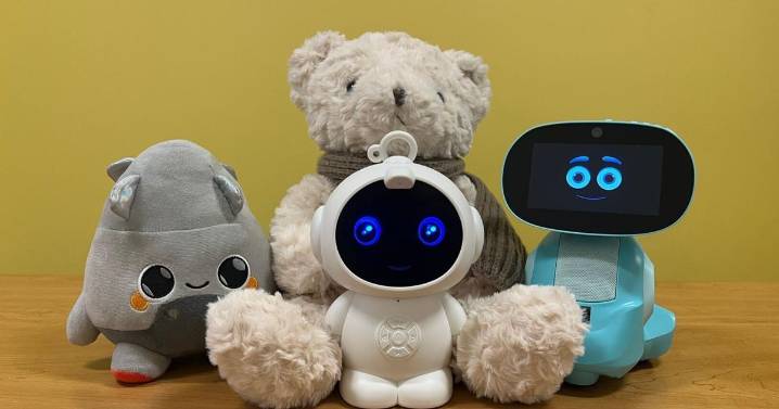 AI toys pose risks for kids, advocacy groups say