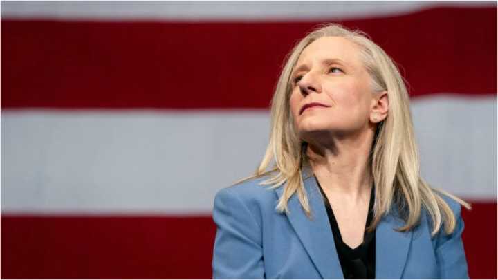 Demócrata Spanberger elegida gobernadora de Virginia en elecciones clave para Trump