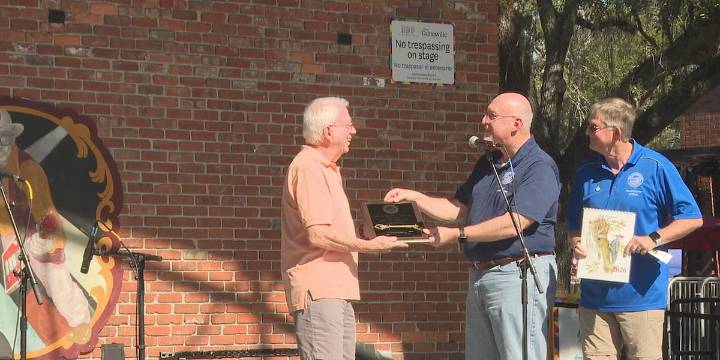 Gainesville recognizes artist Jim Wilson with key to the city