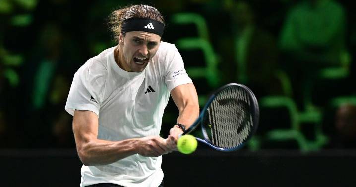 Alexander Zverev raises complaint as Germany reach Davis Cup semis