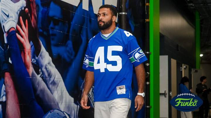 PHOTOS: Seahawks Arrive At Lumen Field For Week 13 Matchup vs. Minnesota Vikings