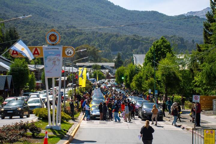 Qué es el Ferrari Cavalcade Adventure 2025 que casi provoca una tragedia en San Martín de los Andes