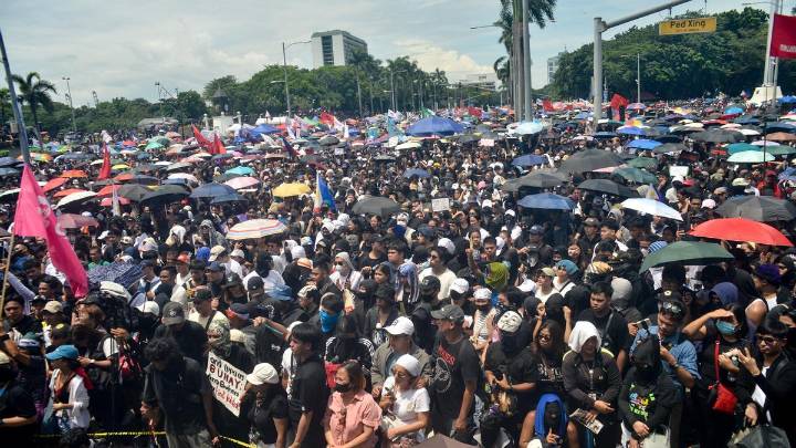 Protestas masivas en Filipinas contra la corrupción y las inundaciones