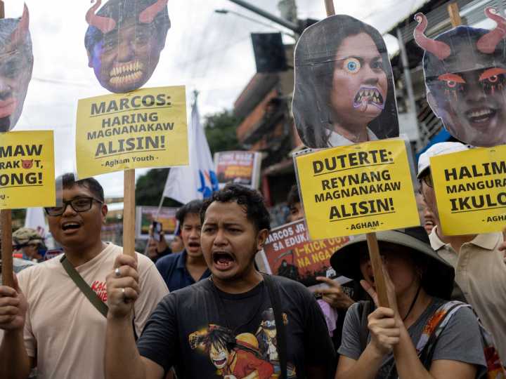 Philippines ministers resign as flood scandal reaches presidential palace