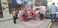 Choque de moto y auto dejó un herido