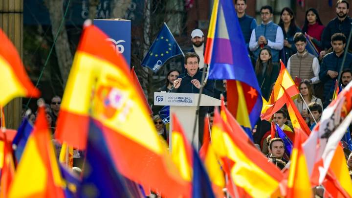 Almeida reclama que se convoquen elecciones "para que no decidan por nosotros" y avisa a Sánchez: "Resistiremos y ganaremos"