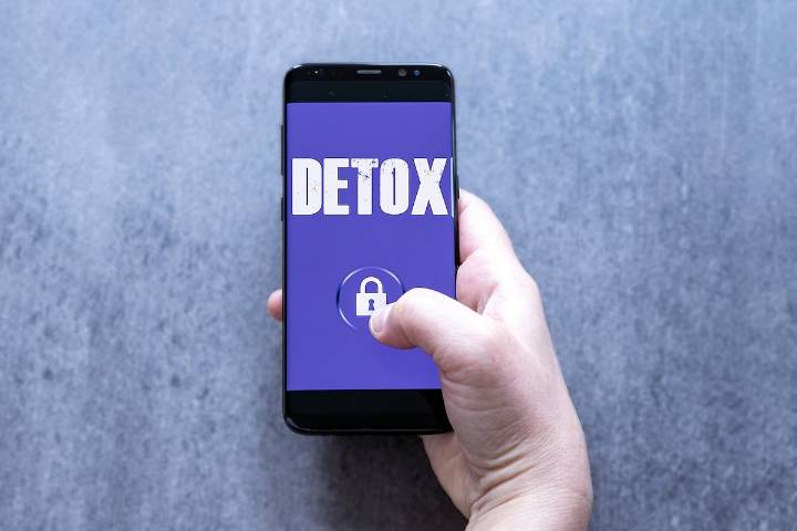 What a One-Week Social Media Detox Really Does for Young Adults