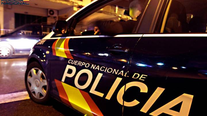 Un policía en estado crítico tras recibir un disparo del hombre atrincherado en Sevilla