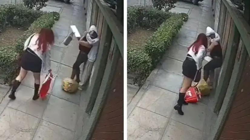 Los Olivos: delincuente encapuchado asalta a madre e hija a plena luz del día [VIDEO]