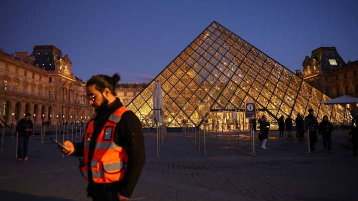 El Louvre instalará un centenar de cámaras en su perímetro y un puesto de policía
