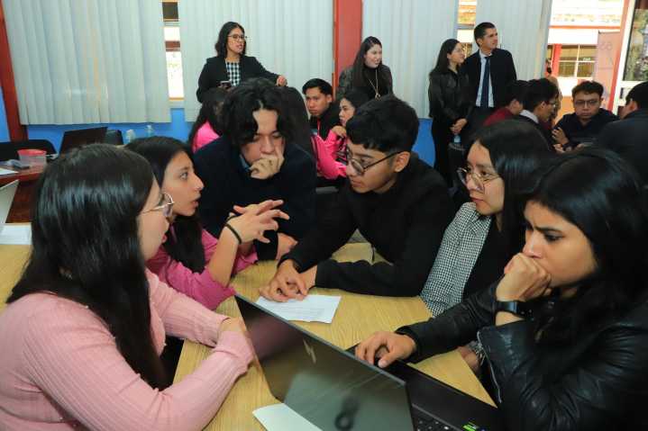 Estudiantes de Administración aplican sus capacidades en simulador de marketing: UATx