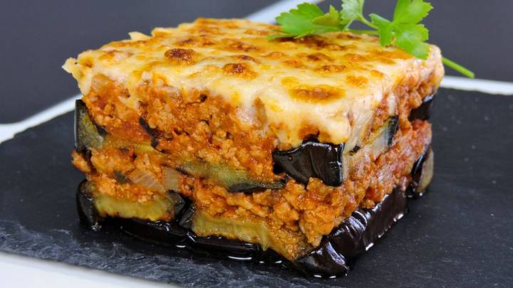 Cómo hacer Musaka griega: la receta tradicional de la lasaña de berenjena que conquista a todos